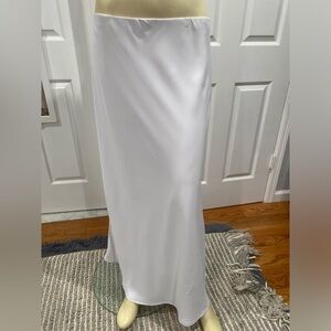 Abercrombie & Fitch Elegant White Maxi Skirt/ Size Medium